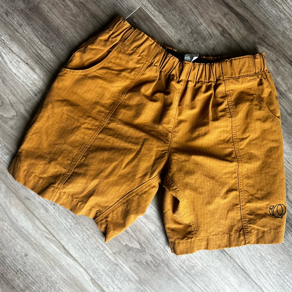 Pear Izumi technology men’s bike short M see measurements they look small